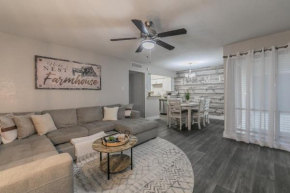 Cozy 2BR Farmhouse Apt - Sleeps 8 - FREE Parking!